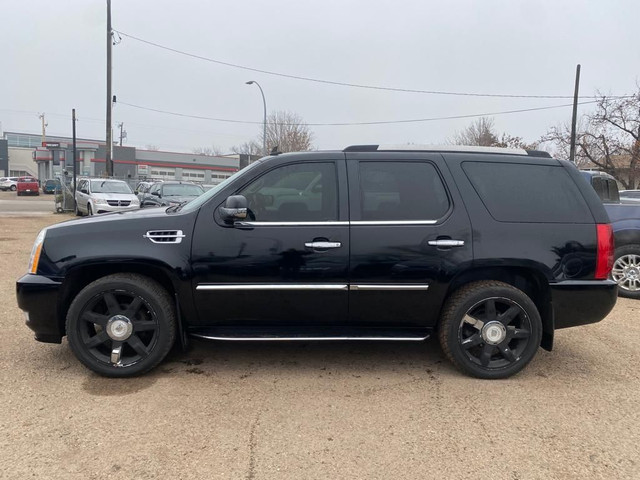 2010 Cadillac Escalade AWD 4dr Luxury, 6.2L 403.0hp in Cars & Trucks in Edmonton - Image 4