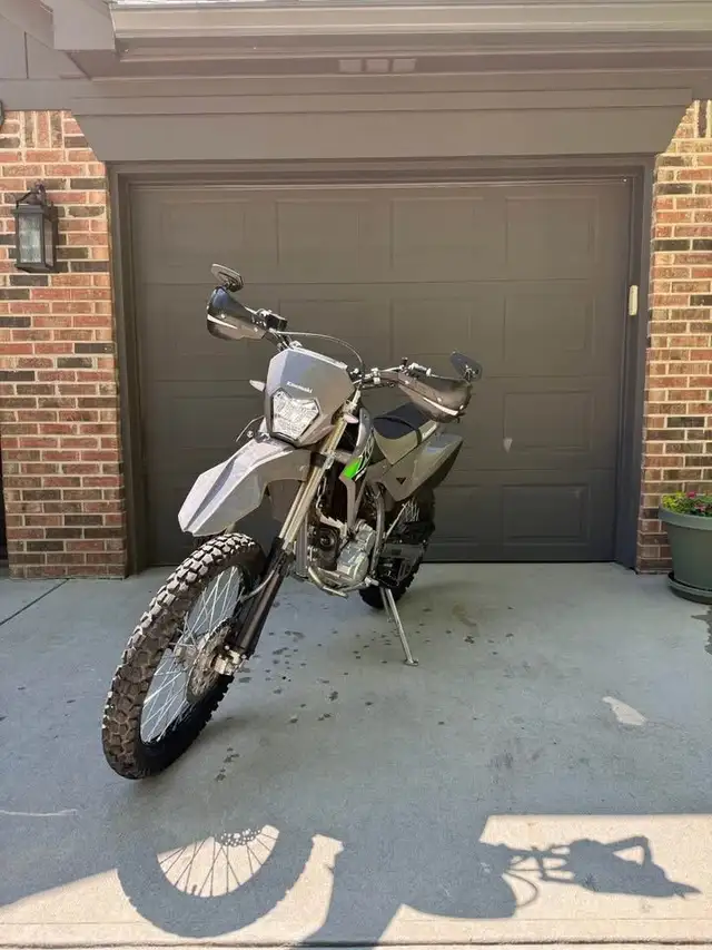 2024 KAWASAKI KLX 300-GRAY! in Dirt Bikes & Motocross in Saskatoon - Image 9