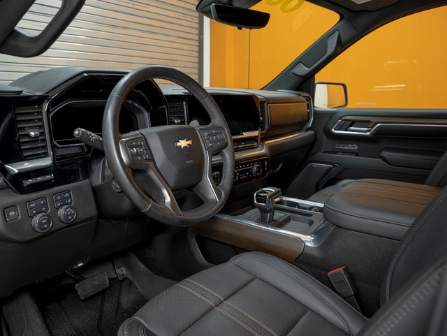 2023 Chevrolet Silverado 1500 HIGH COUNTRY CREW 4X4 V8 *TOIT* NA in Cars & Trucks in Laurentides - Image 2