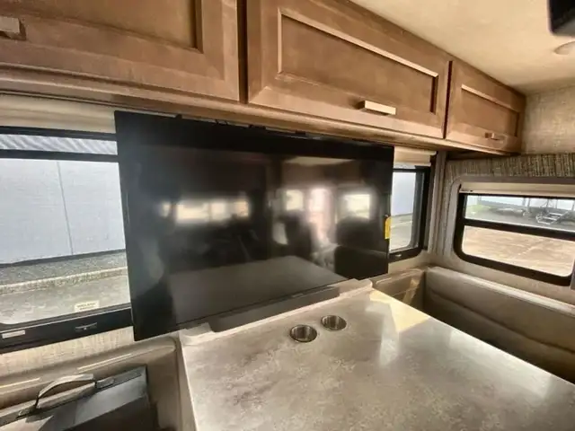 2023 Thor Motor Coach Aria 3401 in RVs & Motorhomes in Abbotsford - Image 29