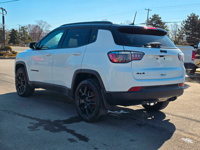 2022 Jeep Compass Altitude Altitude / 4x4 / Navigation in Cars & Trucks in Belleville - Image 4