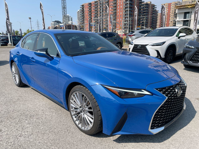 2024 Lexus IS 300 Luxe / Camera / Toit ouvrant / Cuir Bien Équip in Cars & Trucks in Laval / North Shore - Image 3