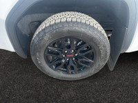 This 2025 GMC Sierra 1500 in Summit White is equipped with 4WD and Turbocharged Diesel I6 3.0L/183 e... (image 8)