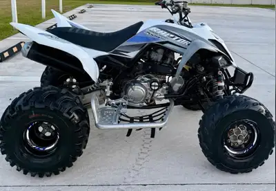 APPLY NOW: https://www.ridecollective.ca/get-pre-approved The 2015 YAMAHA RAPTOR 700 is a powerful s...