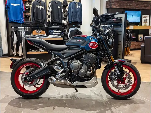 2026 Triumph Trident 660 Triple Tribute // Sapphire Black/Cobalt in Sport Bikes in Winnipeg - Image 3