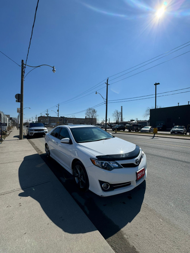 2014 Toyota Camry SE w/ ONE OWNER | NO ACCIDENT | TWO TIRES SETS in Cars & Trucks in City of Toronto - Image 3