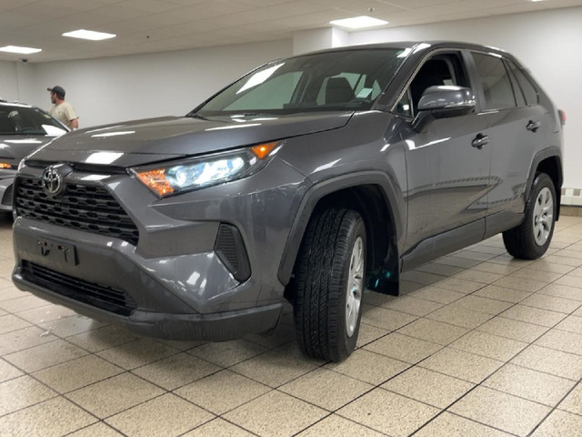2022 Toyota RAV4 LE in Cars & Trucks in Calgary - Image 2