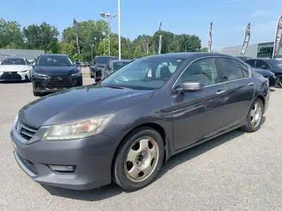La Honda Accord Touring 2015 est une berline haut de gamme qui allie confort, performance et technol...