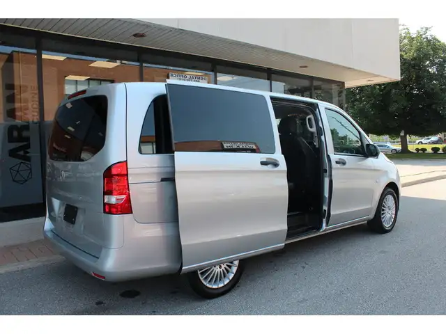 2018 Mercedes-Benz Metris Passenger Van 8 PASSENGERS - LEATHER dans Autos et camions dans Ville de Toronto - Image 34