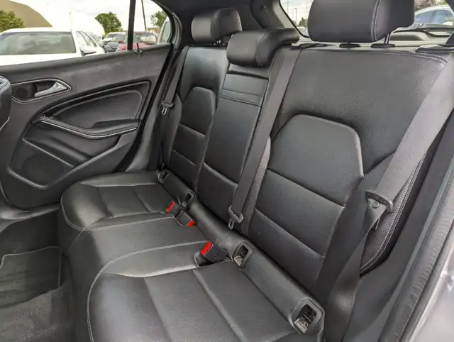 2017 Mercedes-Benz GLA 250 in Cars & Trucks in Ottawa - Image 33