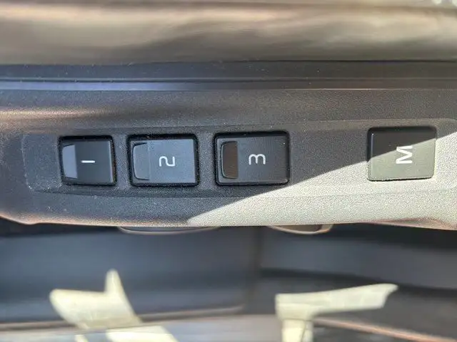 2014 Volvo XC60 T6 R-Design BACKUP CAMERA SUNROOF in Cars & Trucks in Calgary - Image 23