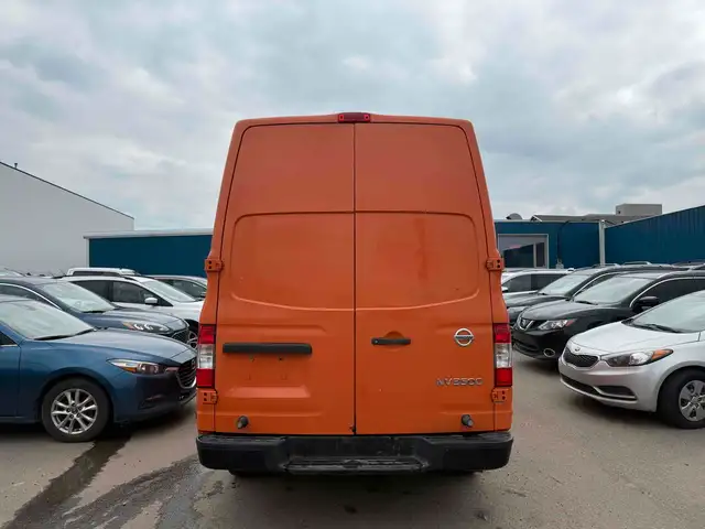 2014 Nissan NV 2500 HD S, High Roof Commercial Van, Shelving, Pa dans Autos et camions dans Ville d’Edmonton - Image 7