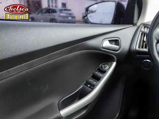 2014 Ford Focus in Cars & Trucks in London - Image 10