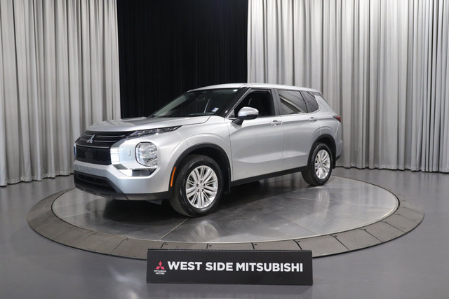 2024 Mitsubishi Outlander ES 4X4 / Heated Seats / Push Start... in Cars & Trucks in Edmonton - Image 3