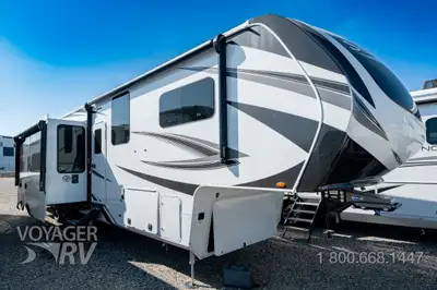 Located in Winfield, BC Call or Text 250-766-4607 Voyager RV Centre 1-800-668-1447 Residential Livin...