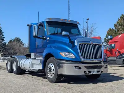 *Please call in advance to schedule an appointment to view this truck in person** Heavy Spec Day Cab...