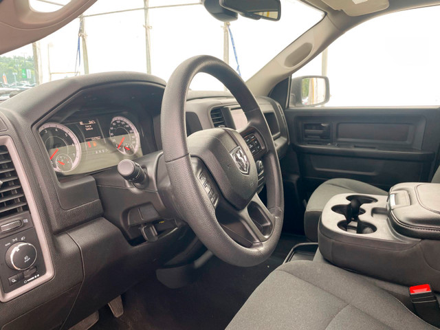 2023 Ram 1500 Classic NIGHT EDITION CREW V6 4X4 *CARPLAY* HITCH  in Cars & Trucks in Laurentides - Image 3