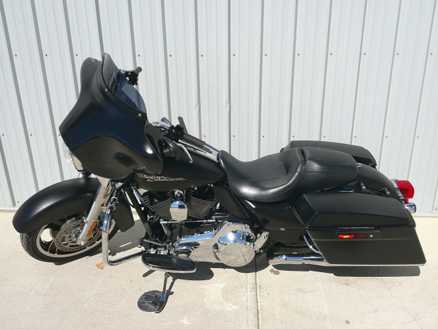 2012 Harley Davidson Street Glide $120 B/W OAC in Touring in Edmonton - Image 4