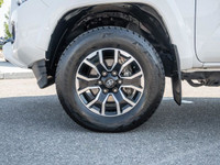 One Owner - Heated Front Seats - Keyless Ignition - Backup Camera The 2022 Toyota Tacoma TRD Sport b... (image 4)