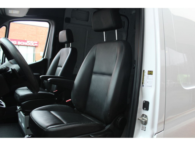 2019 Mercedes-Benz Sprinter Cargo Van \"4X4\" - \"LEATHER SEATS\ in Cars & Trucks in City of Toronto - Image 3
