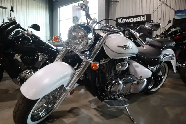 2023 Suzuki Boulevard C50T White in Street, Cruisers & Choppers in Edmonton - Image 6