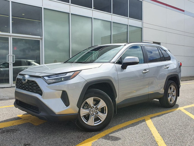 2022 Toyota RAV4 Hybrid XLE AWD | Sunroof | Alloys in Cars & Trucks in City of Toronto - Image 2