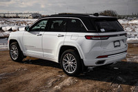 This Jeep Grand Cherokee has a dependable Regular Unleaded V-6 3.6 L/220 engine powering this Automa... (image 1)