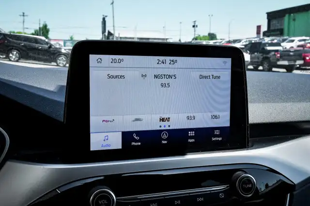 2020 Ford Escape SE • HEATED SEATS • CP/AA • NAV • PARK ASSIST in Cars & Trucks in Kingston - Image 22