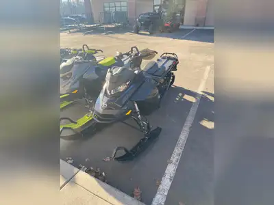 SUMMIT SLAYIN' EDGE WITH THE SKI-DOO SUMMIT PAYMENTS ONLY $105 BI-WEEKLY OAC!! APPLY TODAY! THE 2022...