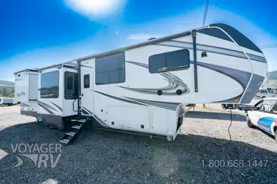 Located in Winfield, BC Call or Text 250-766-4607 Voyager RV Centre 1-800-668-1447 5 Slide-outs 5 Sl...