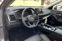 Tailorfit Leatherette Seats, Dark Chrome Grille, Alloy Wheels, Panoramic Moonroof, Power Liftgate, P... (image 6)