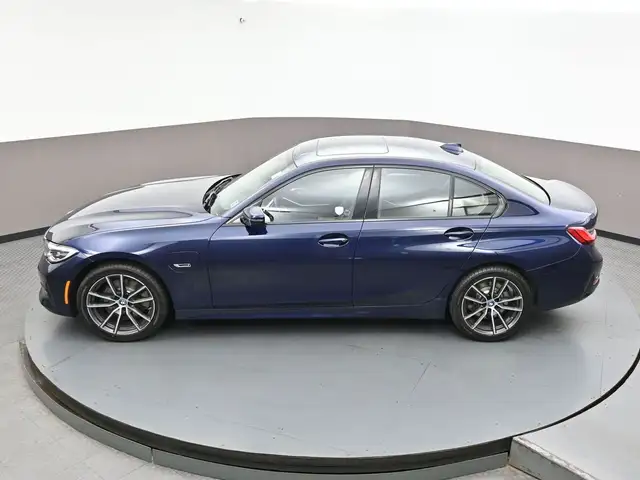 2022 BMW 3 Series 330e x-DRIVE PREMIUM ESSENTIAL PACKAGE, MOONRO dans Autos et camions dans Ville d’Halifax - Image 39