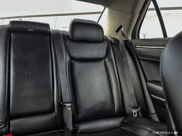 2022 Chrysler 300 300 Touring L | Leather | Nav | Apple Carplay in Cars & Trucks in Guelph - Image 16