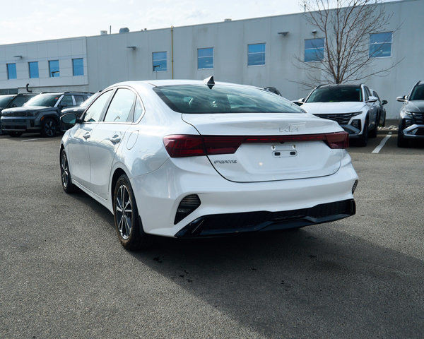 2022 Kia Forte EX | Charging Pad | Apple CarPlay | Heated Wheel in Cars & Trucks in Edmonton - Image 3