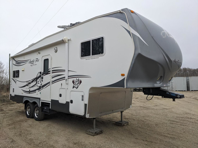 2012 Arctic Fox 28 Ft T/A 5th Wheel Travel Trailer Silver Fox Ed in Travel Trailers & Campers in Edmonton - Image 2