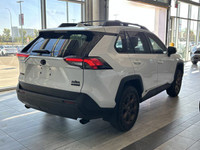 ADAPTIVE CRUISE CONTROL, HEATED FRONT SEATS, POWER LIFTGATE Mulling over the addition of a hybrid to... (image 9)