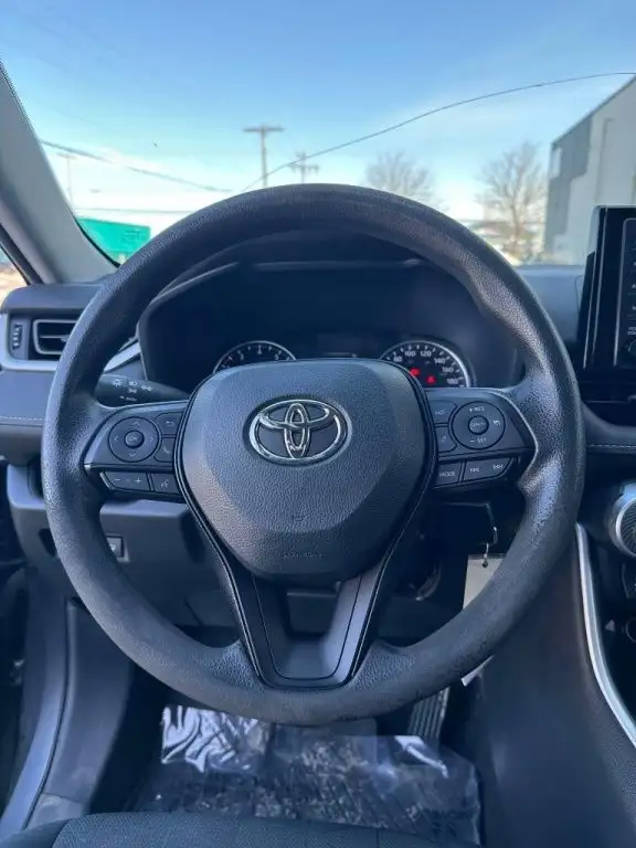 2021 Toyota RAV4 LE in Cars & Trucks in Longueuil / South Shore - Image 13