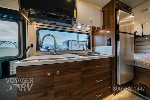 2025 Winnebago Navion 24J in RVs & Motorhomes in Kelowna - Image 9
