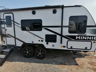 200W SOLAR!!! 12V HOLDING TANK PAD HEATERS!!! POWER STAB JACKS!!! GOODYEAR WRANGLER RADIAL TIRES!!!...