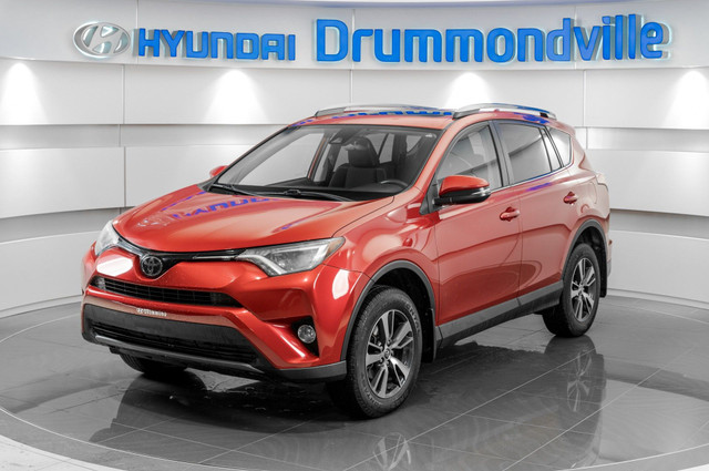 TOYOTA RAV 4 XLE AWD 2017 + TOIT + CAMERA + A/C + MAGS + CRUISE  in Cars & Trucks in Drummondville