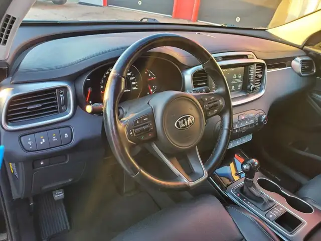 2017 Kia Sorento AWD EX Turbo *Leather / Rear View Camera* in Cars & Trucks in London - Image 19