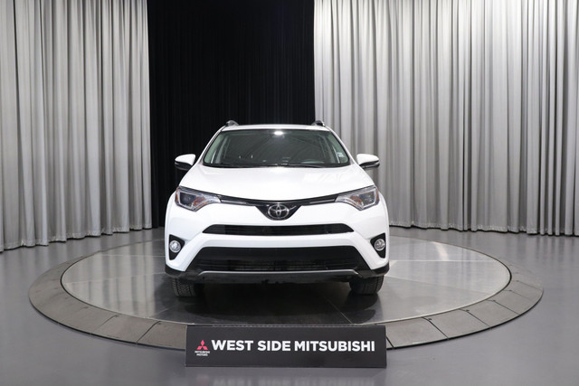 2017 Toyota RAV4 XLE AWD / SUNROOF / BACKUP CAM / ONLY 114K in Cars & Trucks in Edmonton - Image 2