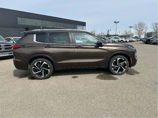  2022 Mitsubishi Outlander in Cars & Trucks in Calgary - Image 4