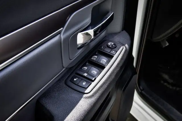 2023 Ram 1500 Classic SLT • BEDLINER • POWER SEAT • HANDS FREE in Cars & Trucks in Kingston - Image 11