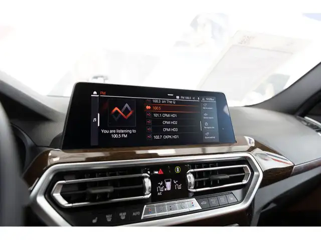 2022 BMW X4 xDrive30i in Cars & Trucks in Vancouver - Image 24