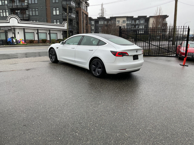 2020 TESLA MODEL 3 in Cars & Trucks in Delta/Surrey/Langley - Image 2