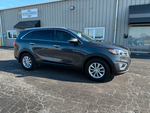 2017 Kia Sorento SUV Only 165,000km - Clean inside & out!  in Cars & Trucks in Chatham-Kent - Image 2