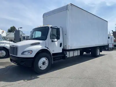 2017 Freightliner M2 106 26 foot Cube Van Diesel Power Tailgate Air Brakes, 6.7L L6 DIESEL engine, a...