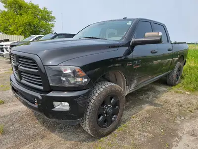 2017 Ram 2500 SLT Crew Cab 4x4 with the 6.4L Hemi V8 and only 88,000kms! Equipped with front bucket...