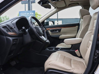 Experience refined versatility, advanced technology, and exceptional comfort with the 2018 Honda CR-... (image 8)